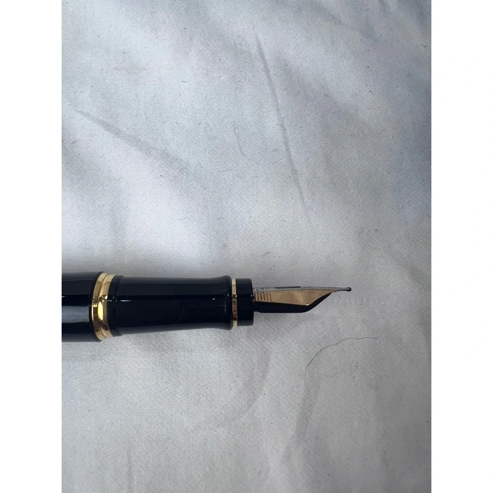 Waterman Expert Fountain Pen Black Lacquer Gold Trim Made in France with Box